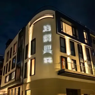 Custom front-lit back-lit side-lit LED channel letters for retail store signage